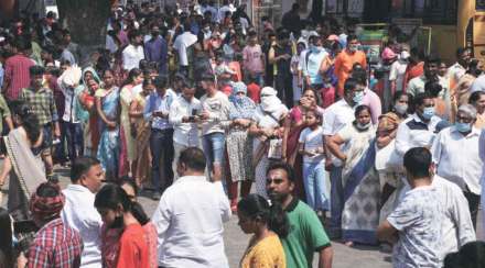 आजपासून निम्मे राज्य निर्बंधमुक्त ; ७० टक्क्यांपेक्षा अधिक लसीकरण झालेल्या जिल्ह्यांना दिलासा आजपासून निम्मे राज्य निर्बंधमुक्त ; ७० टक्क्यांपेक्षा अधिक लसीकरण झालेल्या जिल्ह्यांना दिलासा