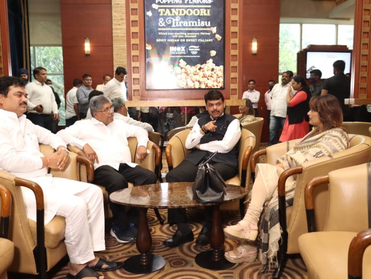 devendra fadnavis maharashtra bjp leaders watch The Kashmir Files
