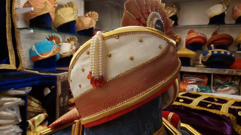 राष्ट्र चालवताना तेजाकडे, राजमुद्राकडे लक्ष राहावं, शिवरायांच्या विचारावर चालता यावं हा राजमुद्रा लावण्यामागचा विचार आहे.