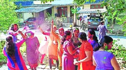 निर्बंधमुक्तीनंतर होळीचा जल्लोष; दोन वर्षांतील मरगळ झटकत पालघर जिल्ह्यात पुन्हा रंगाची उधळण