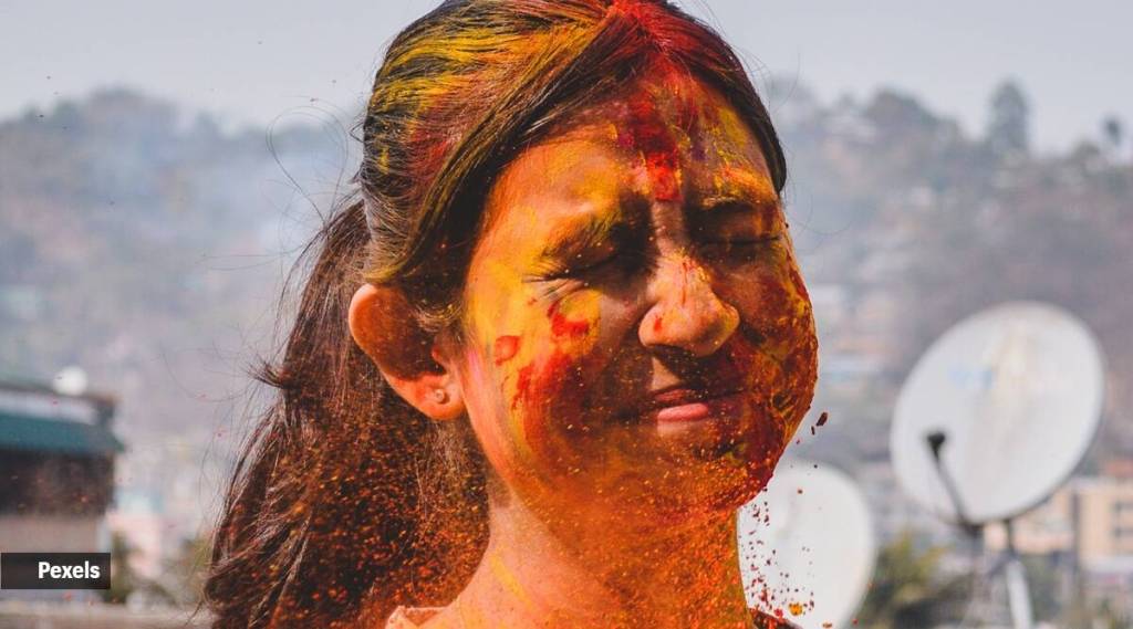 holi eye protraction