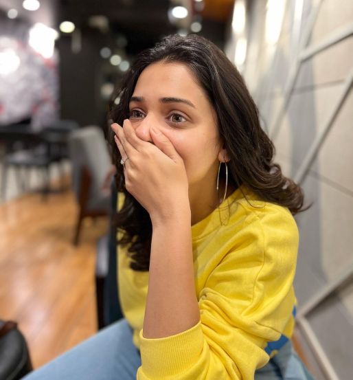 छोट्या पडद्यावरील ‘फुलपाखरु’ या मालिकेतून घराघरात पोहोचलेली अभिनेत्री म्हणून हृता दुर्गुळेला ओळखलं जाते.