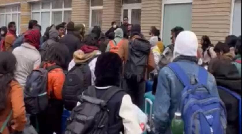 युक्रेनमध्ये अडकलेल्या भारतीय विद्यार्थ्यांना पुन्हा भारतात आणण्यासाठी ऑपरेशन गंगा मोहीम राबवण्यात येत आहे.