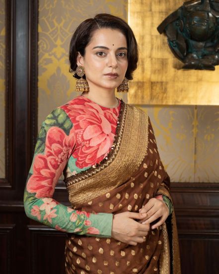 एका मुलखतीत तिने, 'मी जर बॉलिवूडमध्ये राहिले तर यात माझाच तोटा आहे कारण मूव्ही माफियांना तर स्वरा- तापसी यांसारख्या बऱ्याच आउटसायडर अभिनेत्री भेटतील ज्या म्हणतील, की फक्त कंगनालाच घराणेशाहीची समस्या आहे.' असं वक्तव्य केलं होतं.