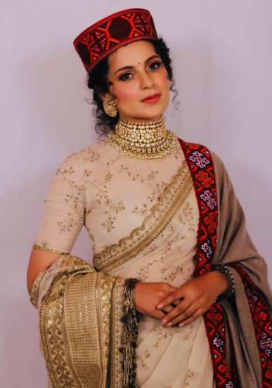 कंगनाचा जन्म मनालीपासून सुमारे दीडशे किलोमीटर दूर असलेल्या भांबला गावात झाला.