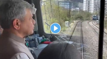 रेल्वे अपघात रोखण्यासाठी विशेष ‘कवच’; खुद्द रेल्वेमंत्र्यांनी घेतली चाचणी, पाहा Video रेल्वे अपघात रोखण्यासाठी विशेष ‘कवच’; खुद्द रेल्वेमंत्र्यांनी घेतली चाचणी, पाहा Video