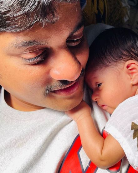 ‘सांजबहर’ या शॉर्ट फिल्ममध्ये संग्राम आणि खशबू एकत्र झळकले होते. यावेळीच दोघांमध्ये सूत जुळलं होतं. त्यानंतर मार्च २०१८ सालामध्ये दोघांनी लग्नगाठ बांधली. (सर्व फोटो - खुशबू तावडे/ इन्स्टाग्राम)