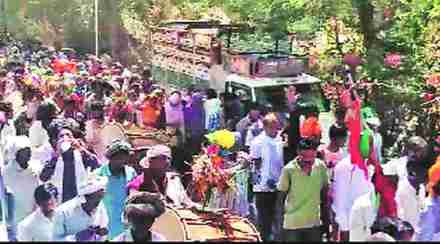 सातपुडय़ात होलिकोत्सवाचा उत्साह; निर्बंध शिथिल झाल्यामुळे पर्यटकांना पर्वणी सातपुडय़ात होलिकोत्सवाचा उत्साह; निर्बंध शिथिल झाल्यामुळे पर्यटकांना पर्वणी