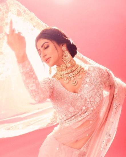 mouni roy (1)