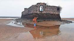 केळवे जंजिरा जलदुर्गाची पडझड ; पुरातत्त्व खात्याने लक्ष घालण्याची गरज, तातडीच्या डागडुजीची आवश्यकता