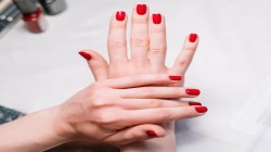 Palmistry : नखांच्या रचनेवरून ठरते व्यक्तीचे नशीब; ‘अशी’ नखे असणारे पैशाच्याबाबतीत ठरतात भाग्यवान