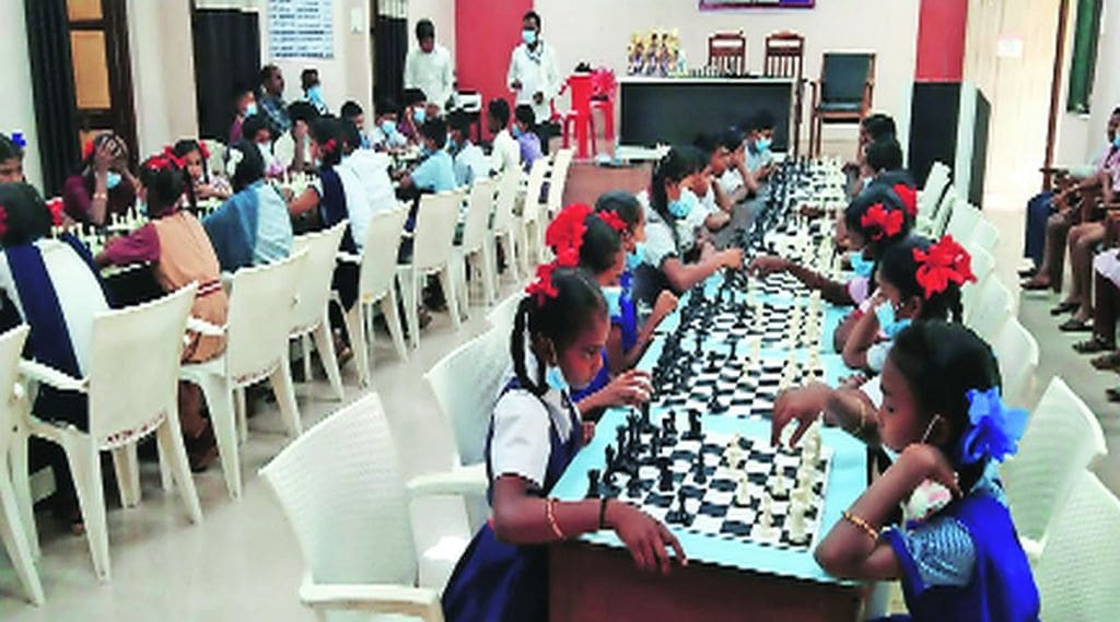 आदिवासी विद्यार्थ्यांना बुद्धिबळाची गोडी लावण्यासाठी उपक्रम