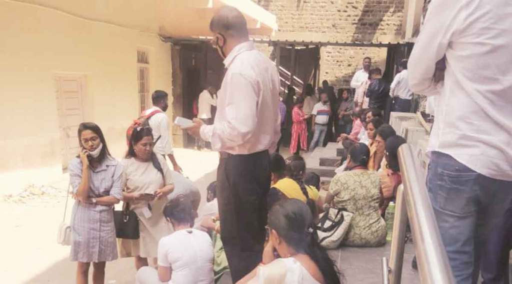 मार्चअखेरमुळे दस्तनोंदणीत अडथळे