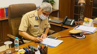 Mumbai CP sanjay pandey shared a mobile number on Facebook