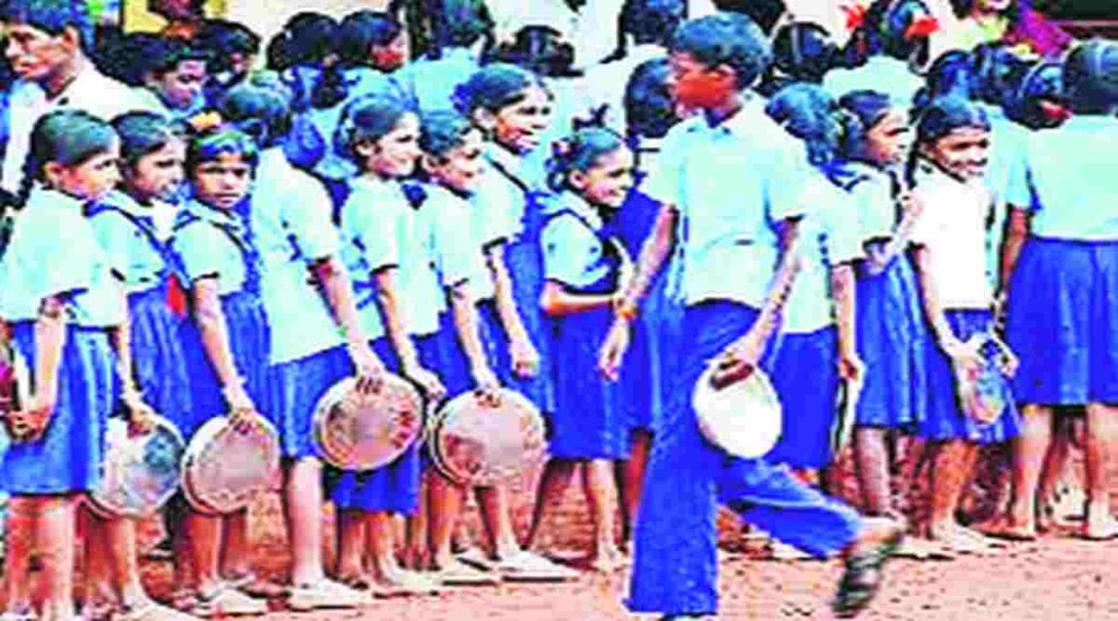 शाळेतील चुली पेटल्याच नाहीत!; शासनाकडून खाद्यपदार्थाचा पुरवठाच नाही; ‘उसनवारीवर’ वस्तू घेण्याचा आदेश शाळेतील चुली पेटल्याच नाहीत!; शासनाकडून खाद्यपदार्थाचा पुरवठाच नाही; ‘उसनवारीवर’ वस्तू घेण्याचा आदेश