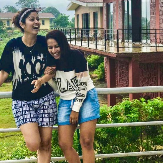 फक्त आनंदाच्या क्षणांमध्येच नव्हे तर कठीण काळातही या दोघी नेहमीच एकमेकींच्या पाठीशी उभ्या असतात.