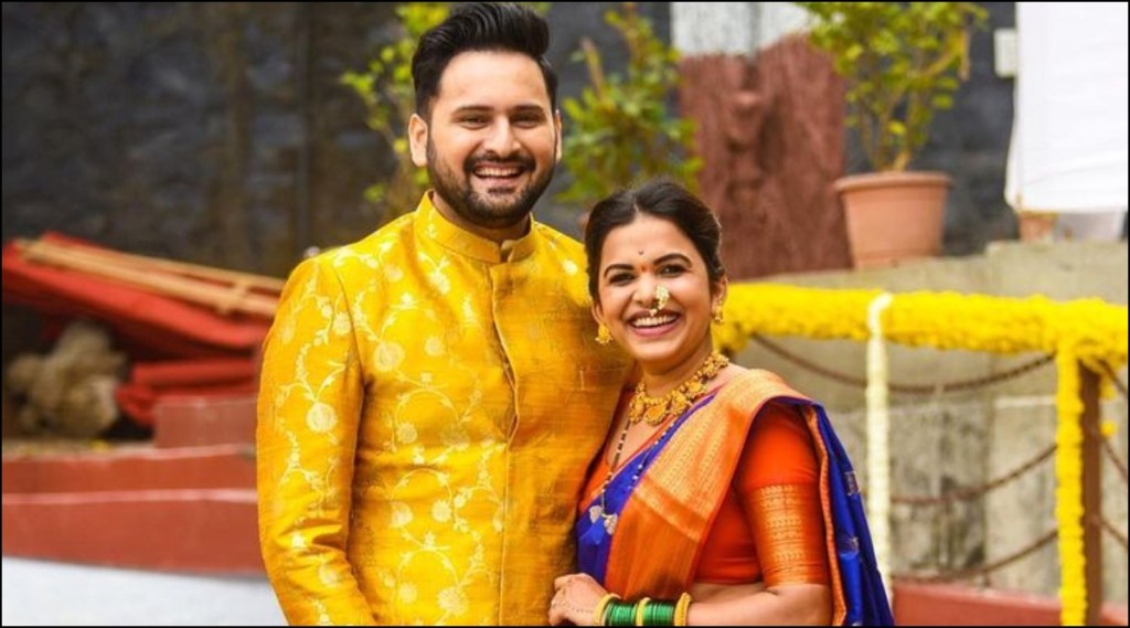 सिद्धार्थ चांदेकरने मुंबईत खरेदी केले नवीन घर, मितालीसोबतचा फोटो शेअर करत म्हणाला….