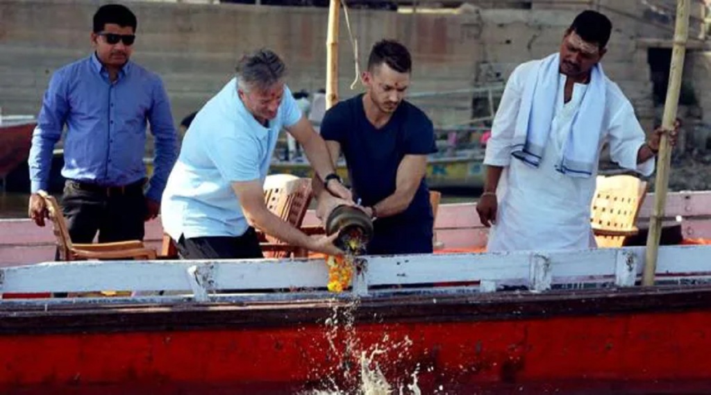 steve-waugh-in-varanasi