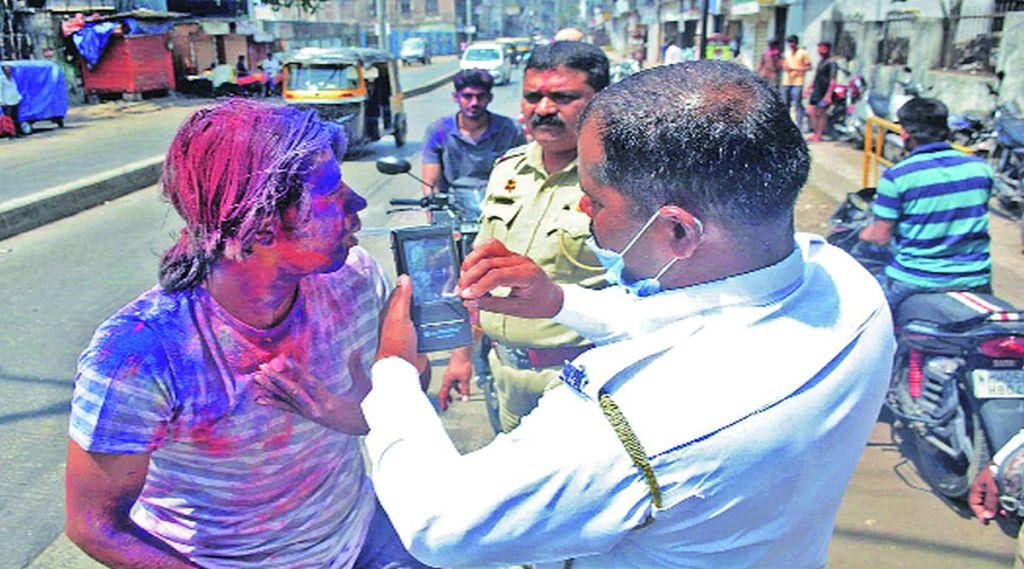 २६६ मद्यपी वाहनचालकांवर कारवाई; १६ चालकांचे परवाने तीन महिन्यांसाठी रद्द