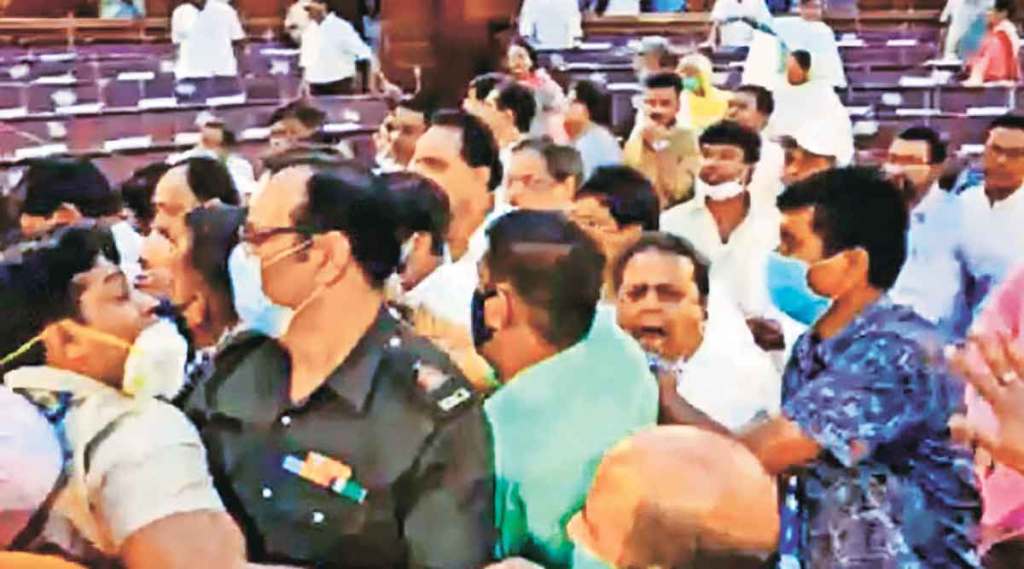 प. बंगाल विधानसभेत हाणामारी ; भाजपचे ५ आमदार निलंबित