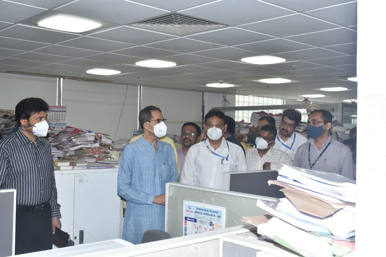 CM Uddhav Thackeray Visited Mantralaya And Employees 