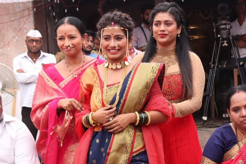 पण हे गिफ्ट नक्की काय? असणार याबद्दल अनेकांना उत्सुकता पाहायला मिळत आहे.