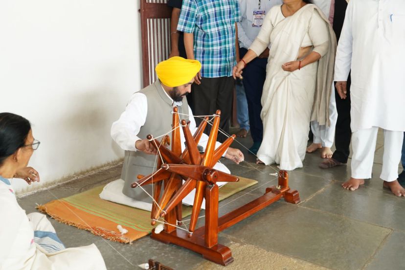 दिल्ली आणि पंजाबच्या तुलनेत गुजरातमध्ये 'आप'ची संघटना म्हणावी तेवढी मजबूत नाही, दोन दिवसांच्या दौऱ्यात संघटना बांधणीबाबत बैठका घेतल्या जाणार आहेत