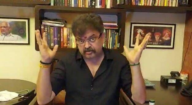 ‘‘शरद पवार हे नेहमीच आपल्या भाषणात महाराष्ट्र शाहू, फुले, आंबेडकरांचा आहे, असे म्हणतात. पण, त्याआधी हा महाराष्ट्र छत्रपती शिवाजी महाराजांचा आहे. मुसलमानांची मते मिळणार नाहीत, या भीतीने पवार छत्रपतींचे नाव घेत नाहीत’’, अशी टीका राज यांनी केली आहे. त्यावरही आव्हाडांनी भाष्य केलं.