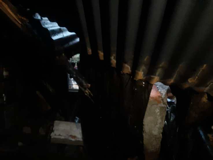 अनेक गरिबांच्या घरांचे मोठे नुकसान झाले, संसार उघड्यावर आले.