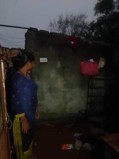 झोपड्या, पत्र्याची घरे, उभी पिके जमीनदोस्त झाली.