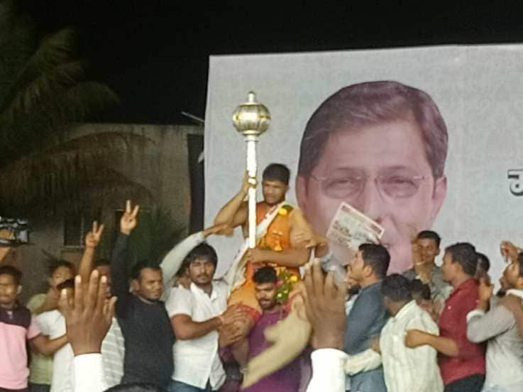 एकेरी प्रकारची पकड करत पृथ्वीराजने शेवटची अडीच मिनिटे जबरदस्त कुस्ती केली.