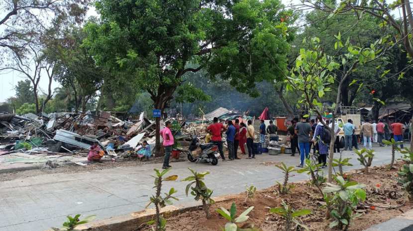 शहरातील म्हात्रे पूल ते राजाराम पूल यामधील डीपी रोडवरील अतिक्रमण विभागाकडून आज कारवाई करण्यात आली.