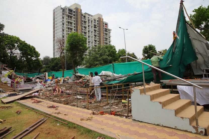 हे सगंळ जमा करताना लॉन्स, मंगलकार्यालय चालकांना मोठं कसरत करावी लागत आहे.