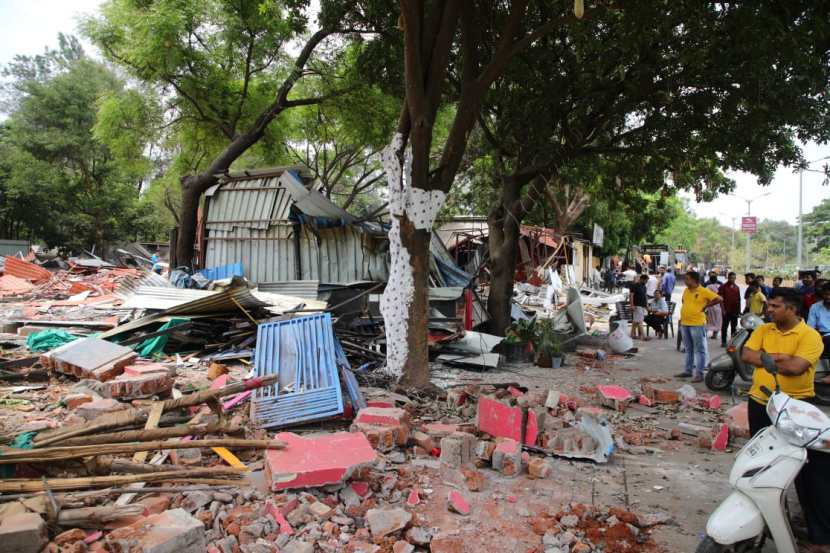 महापालिकेच्यवतीने या रोडवरील जवळपास सर्वच हॉटेल्स, लॉन्स व मंगलकार्यालयांवर कारवाई सुरू करण्यात आली आहे.