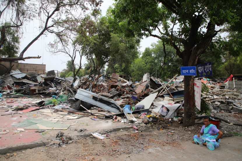 महापालिकेच्या या कारवाईमुळे डीपी रोडवरील एकाबाजूचा रस्ता पूर्णपणे वाहतुकीसाठी बंद करण्यात आला होता.