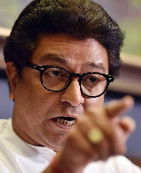 “मला दोन घोषणा करायच्या होत्या. ते बोलले की आम्ही बोलायचं तेव्हा आम्ही बोलायचं हे काही योग्य नाही. योग्य वेळ येईल तेव्हा मी बोलेन,