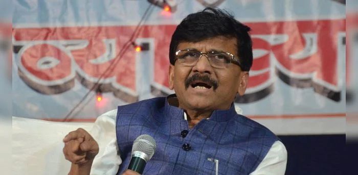 आणखी १० प्रकरणं समोर आणणार असल्याचा इशारा यावेळी संजय राऊतांनी दिला आहे.