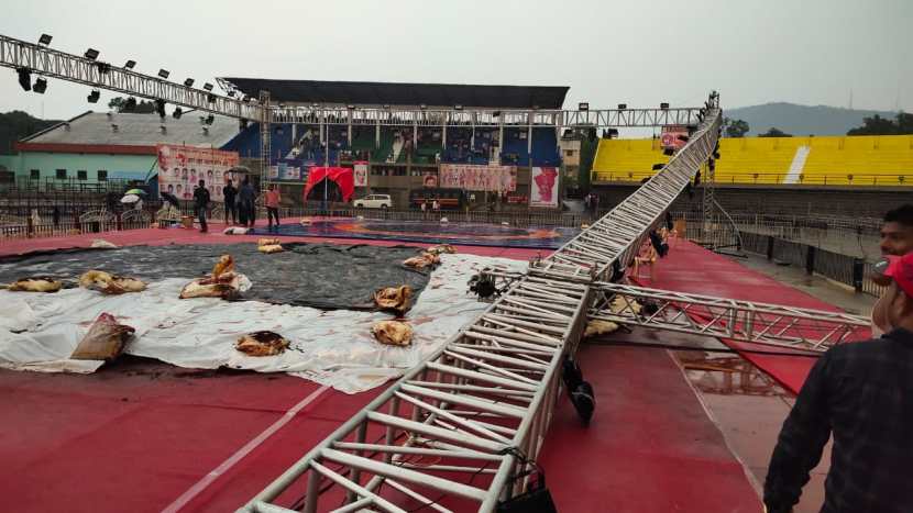 या अवकाळी पावासाची फटका महाराष्ट्र केसरी कुस्ती स्पर्धेला देखील बसला.