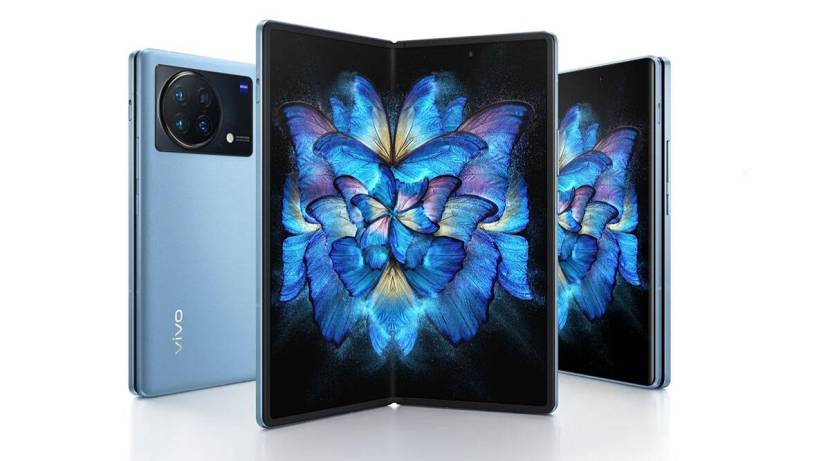 Vivo X Note स्मार्टफोनमध्ये १२० एचझेड रिफ्रेश रेटसह ७ -इंचाचा AMOLED डिस्प्ले आहे, जो २ के रिझोल्यूशनला सपोर्ट करतो. स्मार्टफोनमध्ये स्नॅपड्रॅगन ८ जन १ प्रोसेसर आणि ५००० एमएएच बॅटरी आहे. हे ८० वॅट फास्ट चार्जिंगला सपोर्ट करते. फोन क्वाड रियर कॅमेरा सेटअप पॅक करतो, ज्यामध्ये ५० एमपी प्राथमिक कॅमेरा, ४८ एमपी अल्ट्रावाइड कॅमेरा, २ एक्स झूमसह १२ एमपी पोर्ट्रेट कॅमेरा आणि ५ एक्स झूम सपोर्टसह ८ एमपी पेरिस्कोप कॅमेरा समाविष्ट आहे. (Photo-Vivo)
