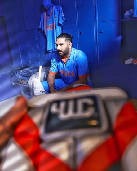 युवराज सिंगने ड्रेसिंग रूमच्या सेटअपवर हे फोटोशूट केले आहे.