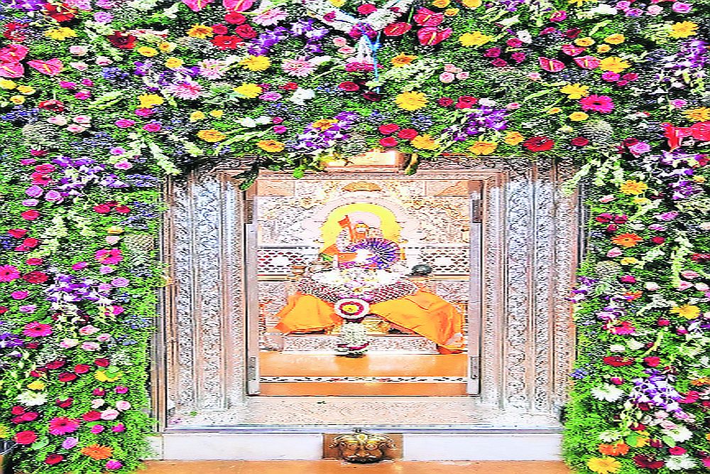 स्वामी समर्थ पुण्यतिथी सोहळय़ात अक्कलकोटमध्ये भाविकांची मांदियाळी