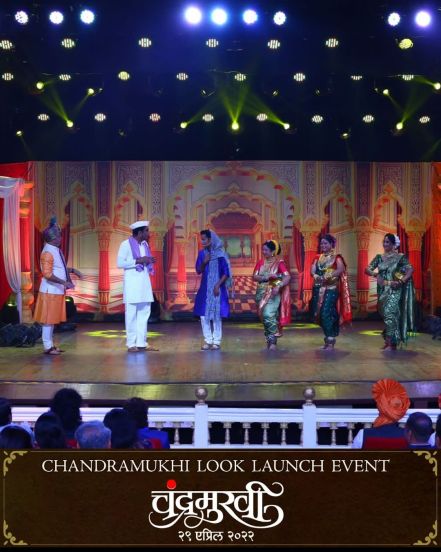 रितेशची ही पोस्ट सध्या चांगलीच चर्चेत आहे. विशेष म्हणजे रितेश देशमुखच्या या पोस्टवर अमृता खानविलकरनेही कमेंट केली आहे.