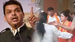devendra fadnavis slams shivsena on navneet rana