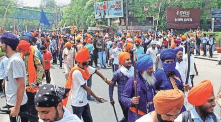 खलिस्तानविरोधी मोर्चानंतर पतियाळात तणाव ; पोलिसांचा हवेत गोळीबार; शनिवापर्यंत संचारबंदी खलिस्तानविरोधी मोर्चानंतर पतियाळात तणाव ; पोलिसांचा हवेत गोळीबार; शनिवापर्यंत संचारबंदी