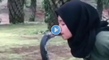 girl kiss snake