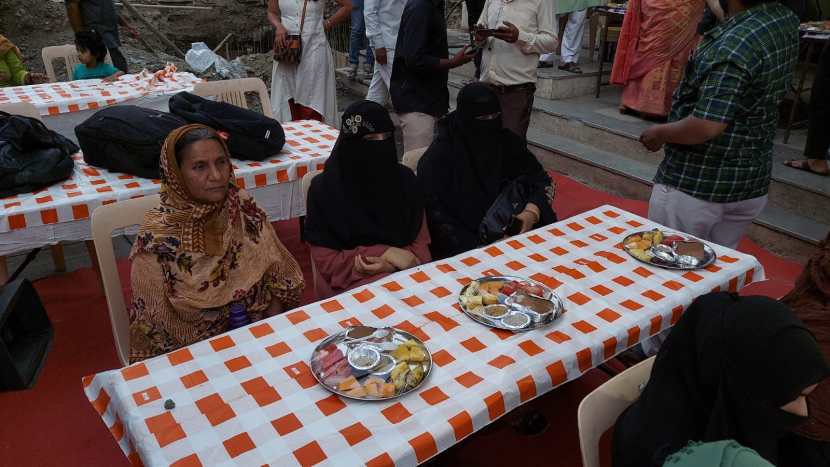 राष्ट्रवादी काँग्रेसचे प्रदेश सरचिटणीस रविंद्र माळवदकर आणि भाई कात्रे यांनी या रोजा इफ्तारचे आयोजन केलं होते.