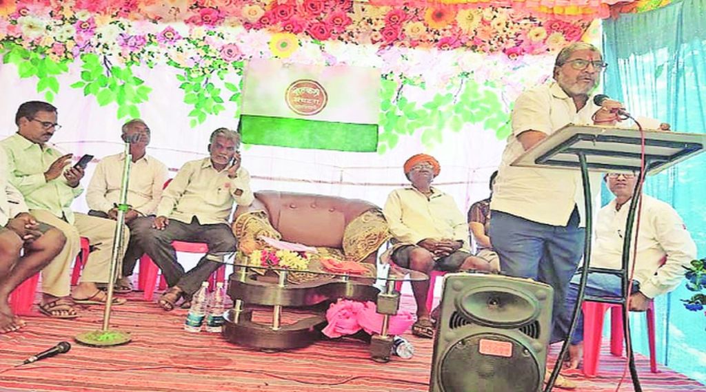  (चंदगड तालुक्यातील शेतकरी मेळाव्यात राजू शेट्टी यांनी मार्गदर्शन केले.)