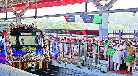 बुलेट ट्रेनसाठी जागा मागता, मग कारशेडला का देत नाही?; मुख्यमंत्र्यांचा केंद्राला सवाल; मेट्रो २ अ आणि ७ च्या पहिल्या टप्प्याचे उद्घाटन