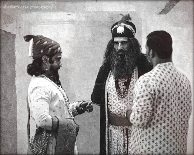 काही दिवसांपूर्वी या चित्रपटाचा ट्रेलर प्रदर्शित झाला. हा ट्रेलर पाहून अक्षरश: अंगावर काटा उभा राहतो.