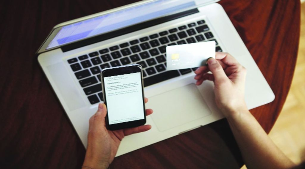 ऑनलाइन कर्जाच्या नावाखाली खंडणीची मागणी; ऑनलाइन कर्जाच्या ॲप्लिकेशनच्या माध्यमातून महिलेची बदनामी ऑनलाइन कर्जाच्या नावाखाली खंडणीची मागणी; ऑनलाइन कर्जाच्या ॲप्लिकेशनच्या माध्यमातून महिलेची बदनामी